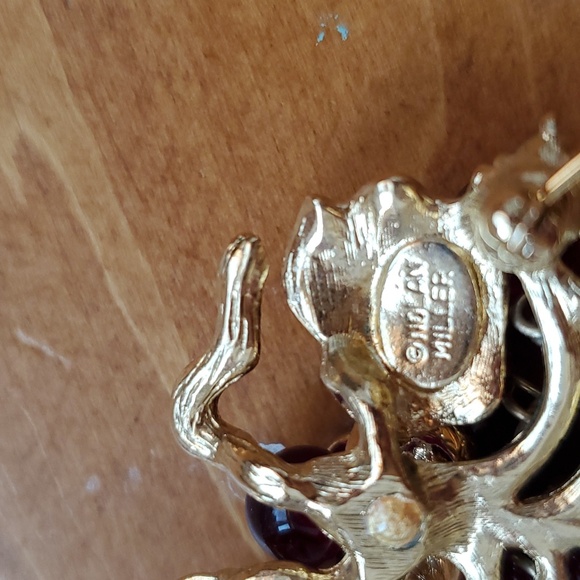 Nolan Miller cluster grapes pin brooch - Picture 3 of 4